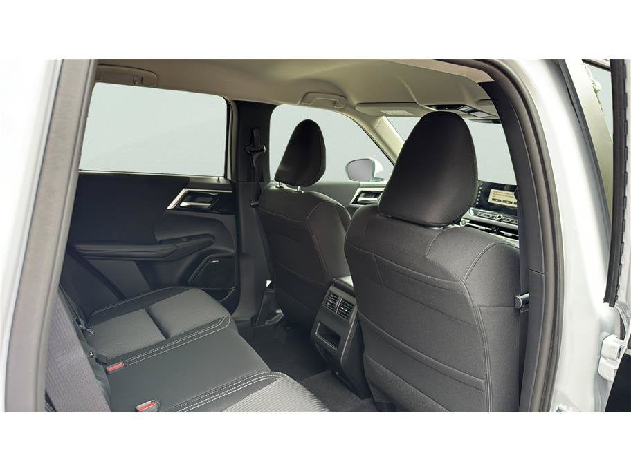 2026 Mitsubishi Outlander ES
