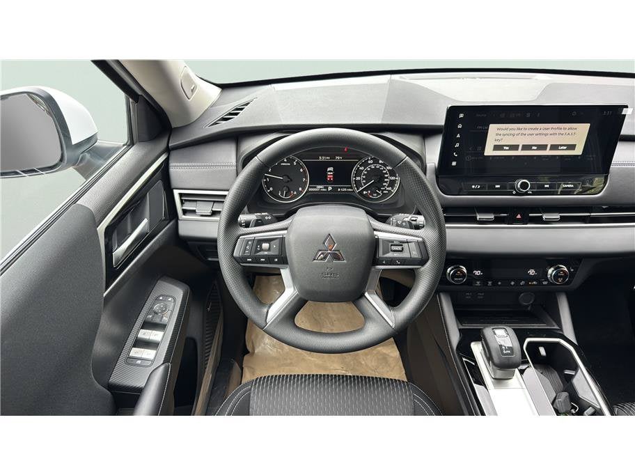 2026 Mitsubishi Outlander ES