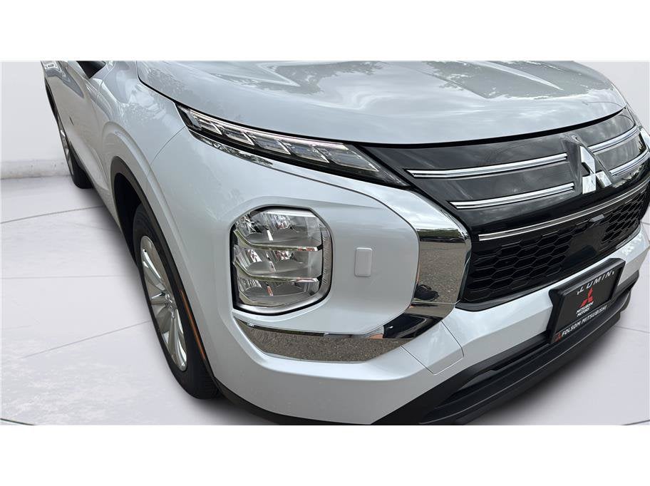2026 Mitsubishi Outlander ES