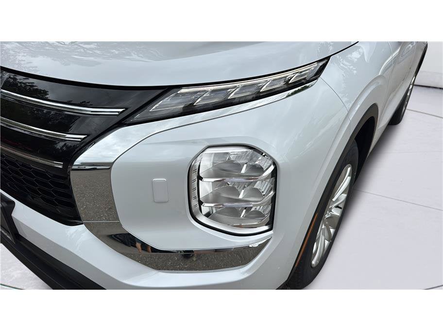 2026 Mitsubishi Outlander ES