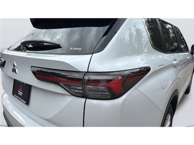 2026 Mitsubishi Outlander ES