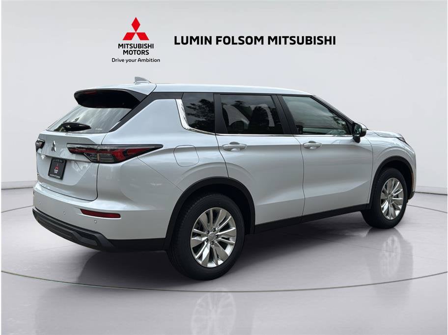 2026 Mitsubishi Outlander ES