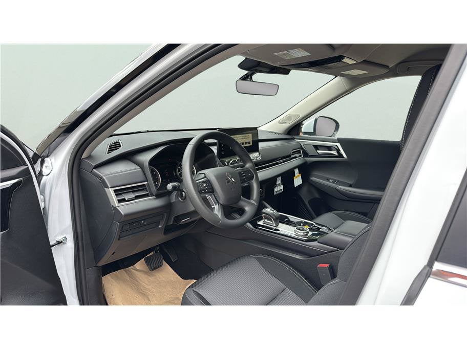 2026 Mitsubishi Outlander ES