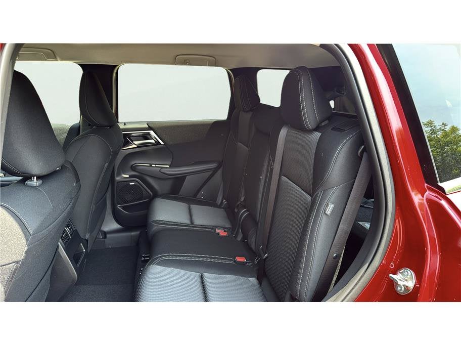 2026 Mitsubishi Outlander ES