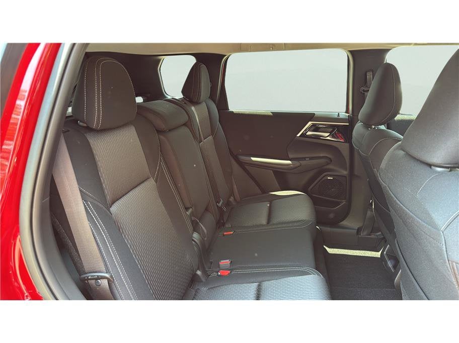 2026 Mitsubishi Outlander ES