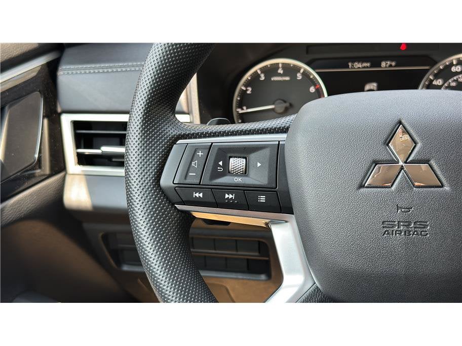 2026 Mitsubishi Outlander ES