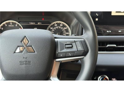 2026 Mitsubishi Outlander ES