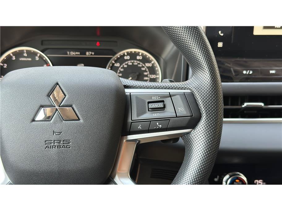 2026 Mitsubishi Outlander ES