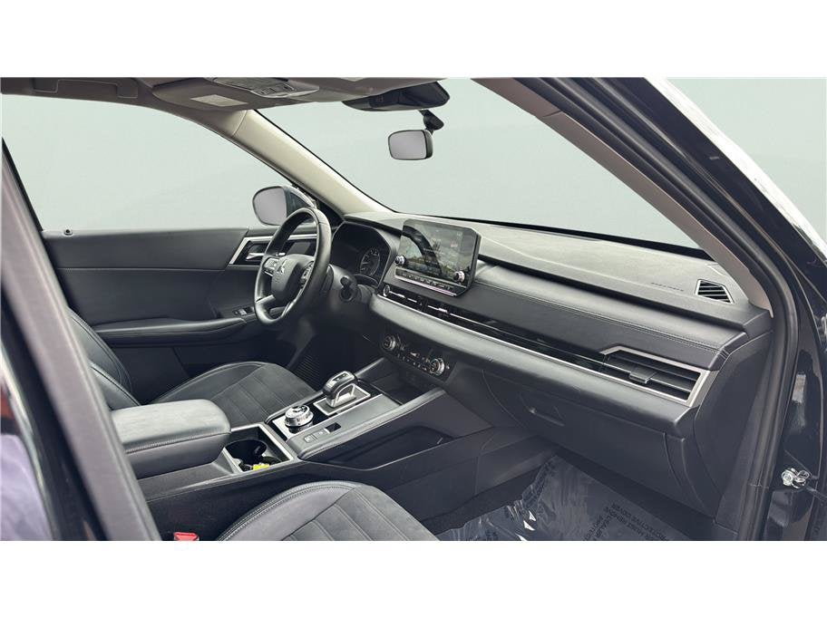 2024 Mitsubishi Outlander SE Sport Utility 4D