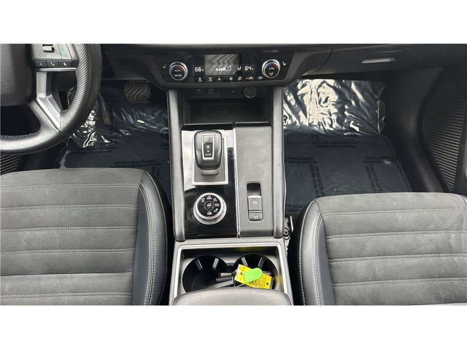 2024 Mitsubishi Outlander SE Sport Utility 4D