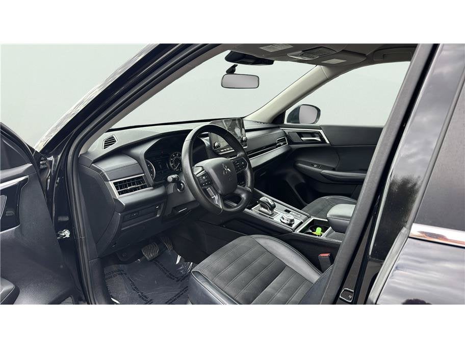 2024 Mitsubishi Outlander SE Sport Utility 4D