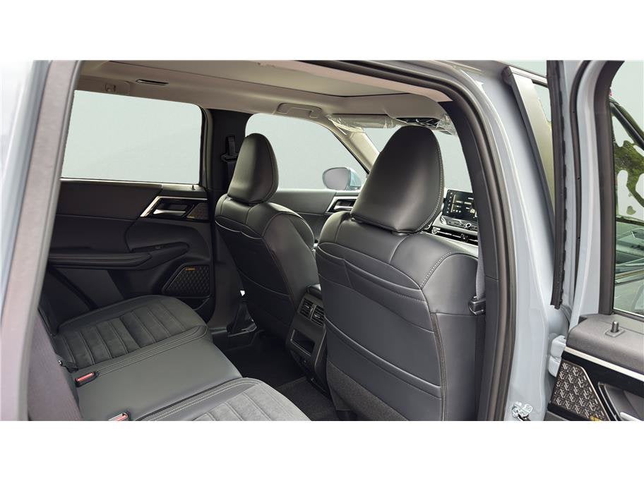 2026 Mitsubishi Outlander SE Sport Utility 4D