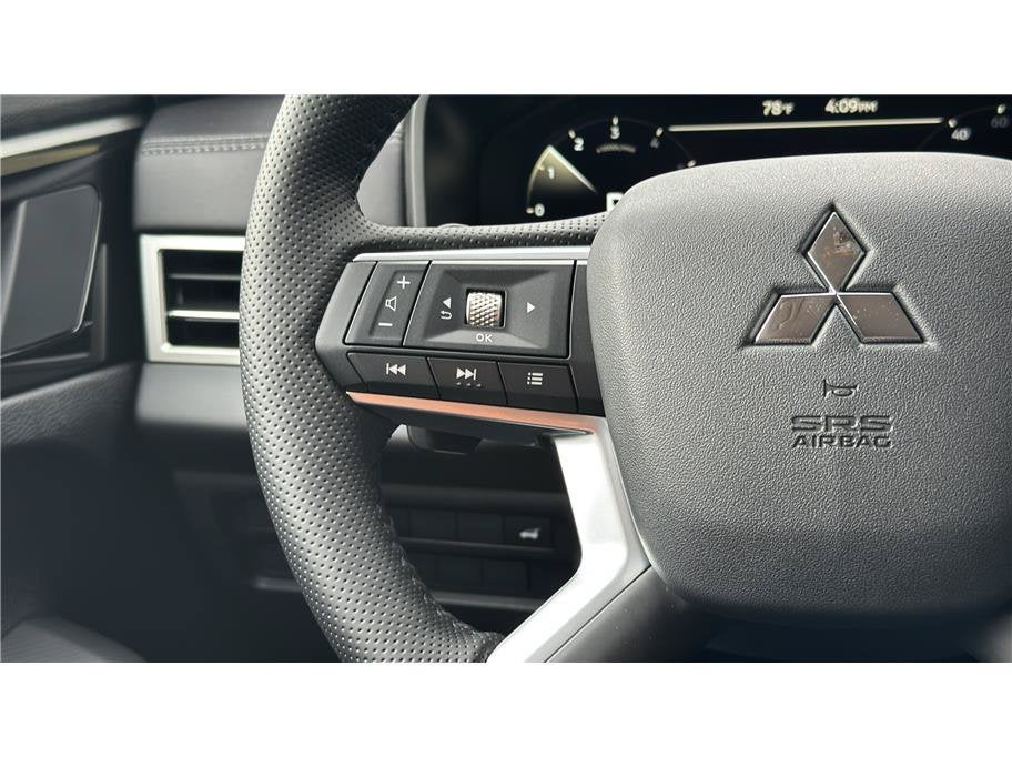 2026 Mitsubishi Outlander SE Sport Utility 4D