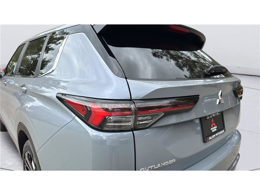 2026 Mitsubishi Outlander SE Sport Utility 4D