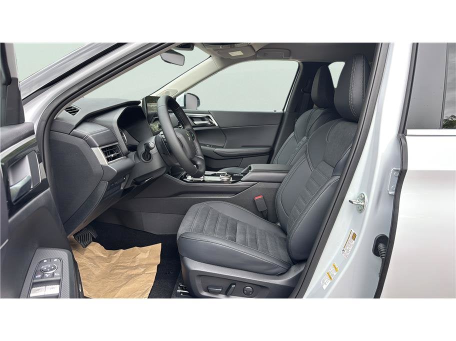 2026 Mitsubishi Outlander SE Sport Utility 4D