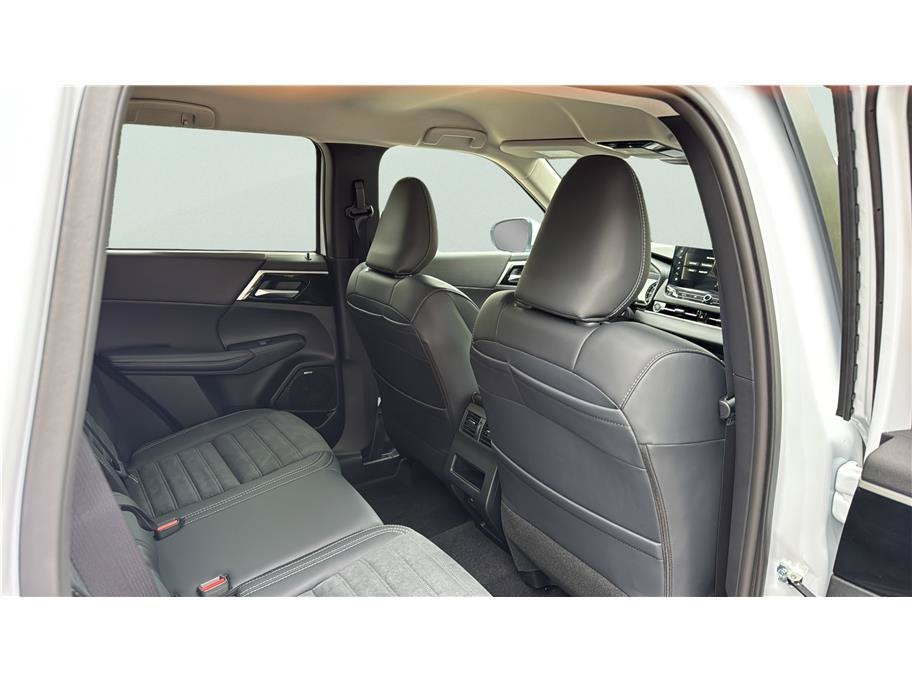 2026 Mitsubishi Outlander SE Sport Utility 4D