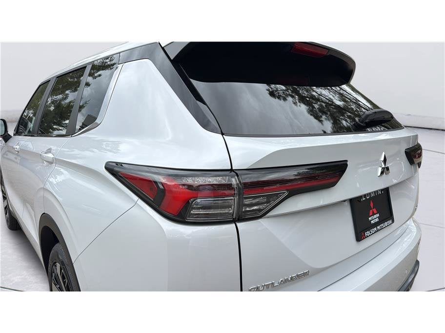 2026 Mitsubishi Outlander SE Sport Utility 4D