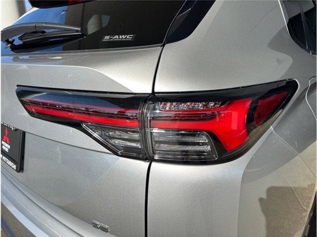 2026 Mitsubishi Outlander ES Sport Utility 4D