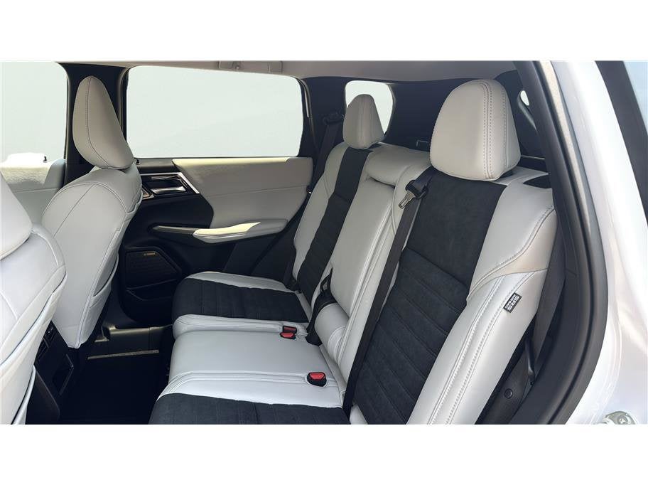 2026 Mitsubishi Outlander SE Sport Utility 4D