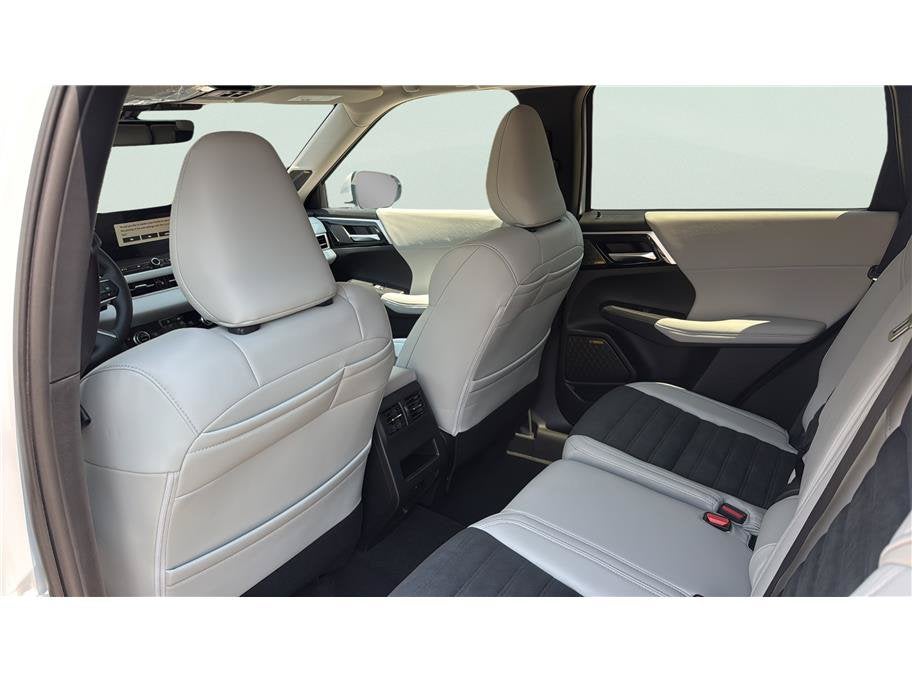 2026 Mitsubishi Outlander SE Sport Utility 4D