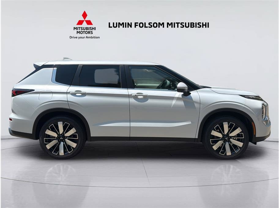 2026 Mitsubishi Outlander SE Sport Utility 4D