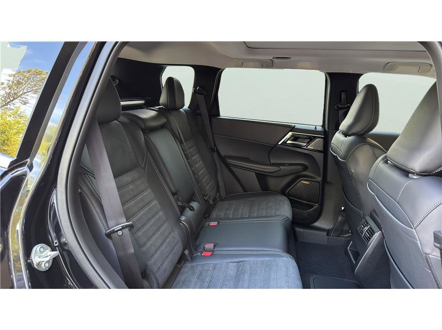 2026 Mitsubishi Outlander Plug-In Hybrid SE