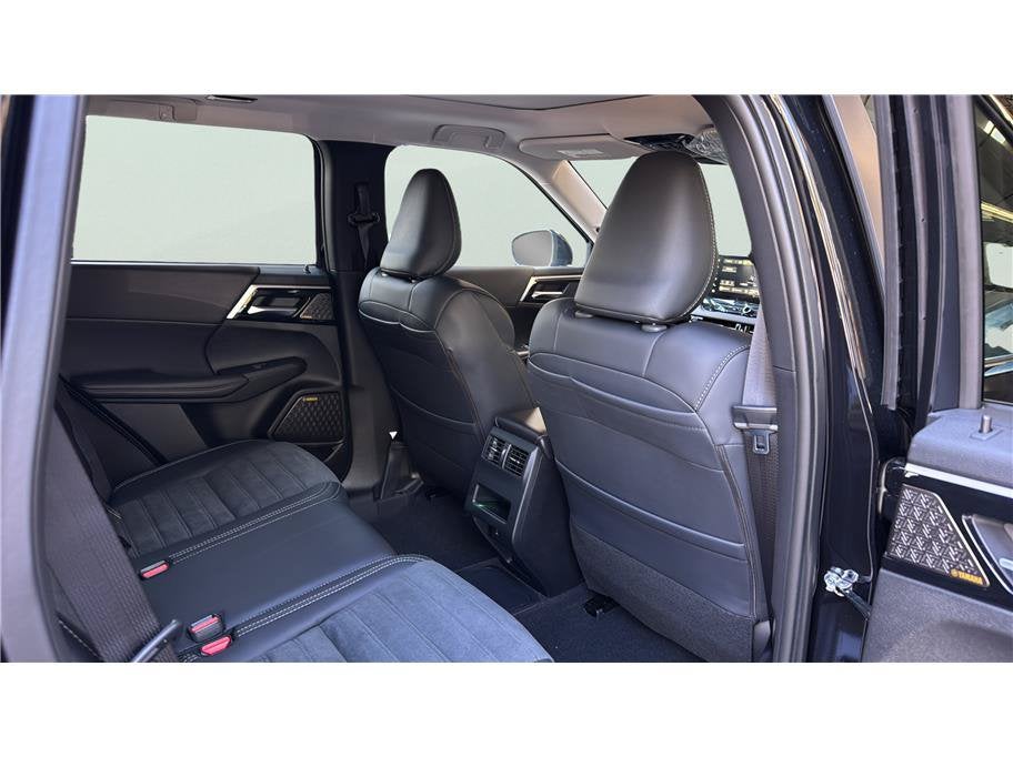 2026 Mitsubishi Outlander Plug-In Hybrid SE