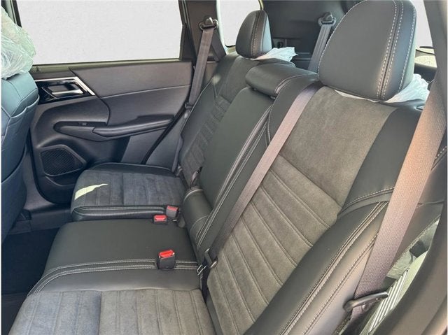 2025 Mitsubishi Outlander Plug-In Hybrid SE Sport Utility 4D