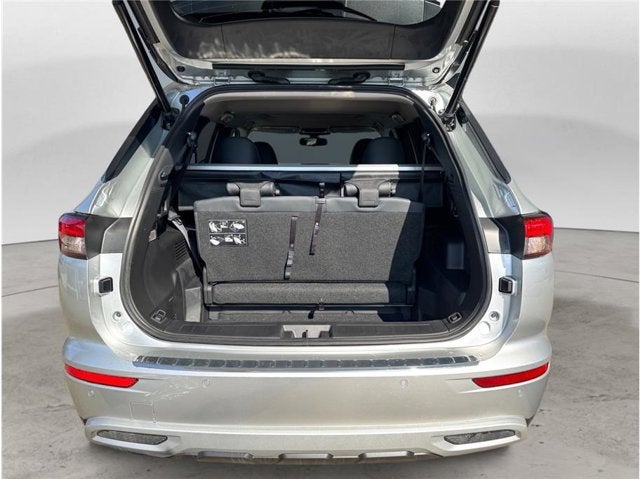 2025 Mitsubishi Outlander Plug-In Hybrid SE Sport Utility 4D