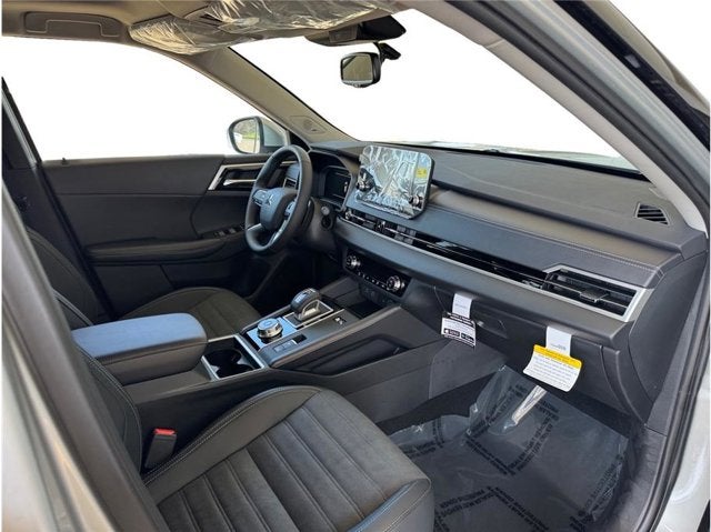 2025 Mitsubishi Outlander Plug-In Hybrid SE Sport Utility 4D