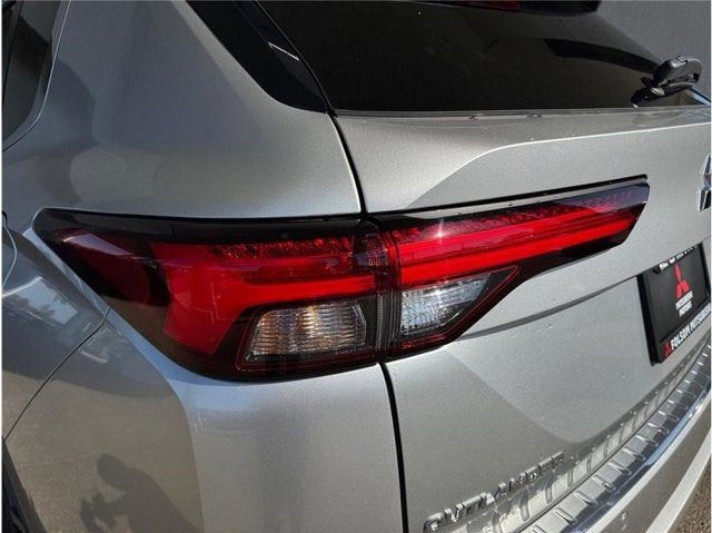 2025 Mitsubishi Outlander Plug-In Hybrid SE Sport Utility 4D
