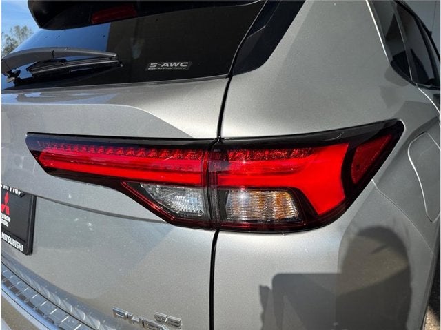 2025 Mitsubishi Outlander Plug-In Hybrid SE Sport Utility 4D