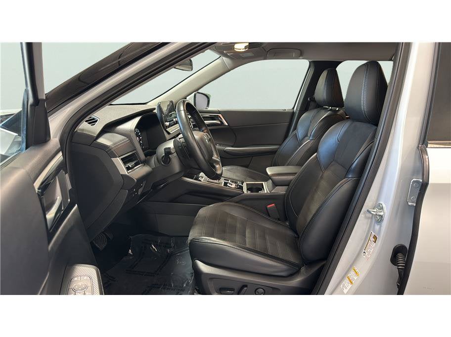 2024 Mitsubishi Outlander Plug-In Hybrid SE Sport Utility 4D