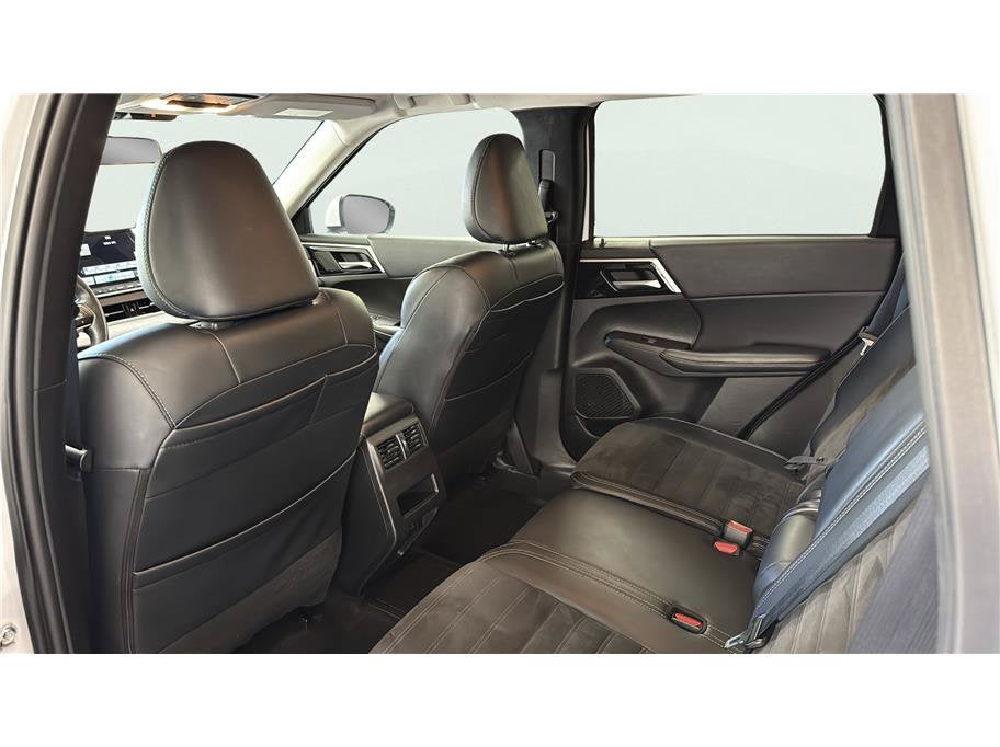 2024 Mitsubishi Outlander Plug-In Hybrid SE Sport Utility 4D