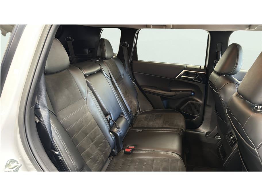 2024 Mitsubishi Outlander Plug-In Hybrid SE Sport Utility 4D
