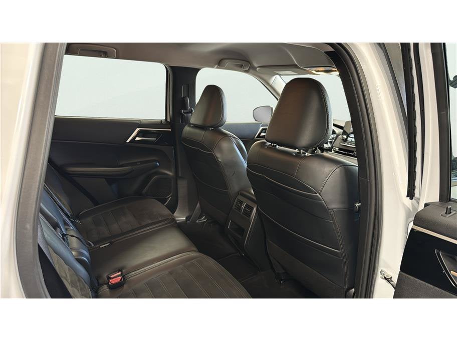 2024 Mitsubishi Outlander Plug-In Hybrid SE Sport Utility 4D