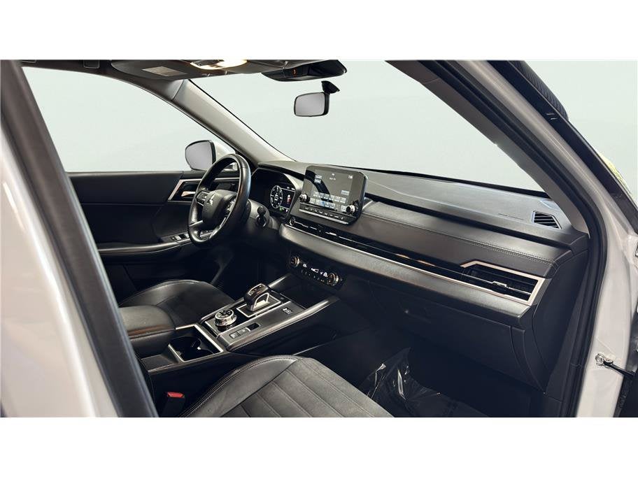 2024 Mitsubishi Outlander Plug-In Hybrid SE Sport Utility 4D