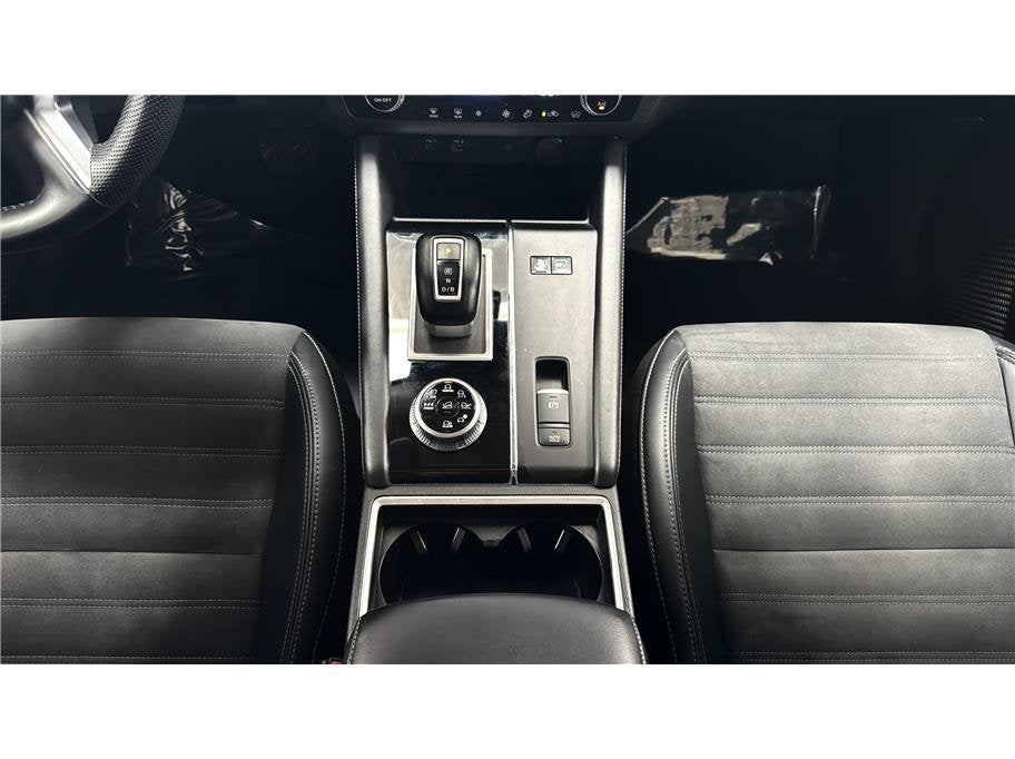 2024 Mitsubishi Outlander Plug-In Hybrid SE Sport Utility 4D