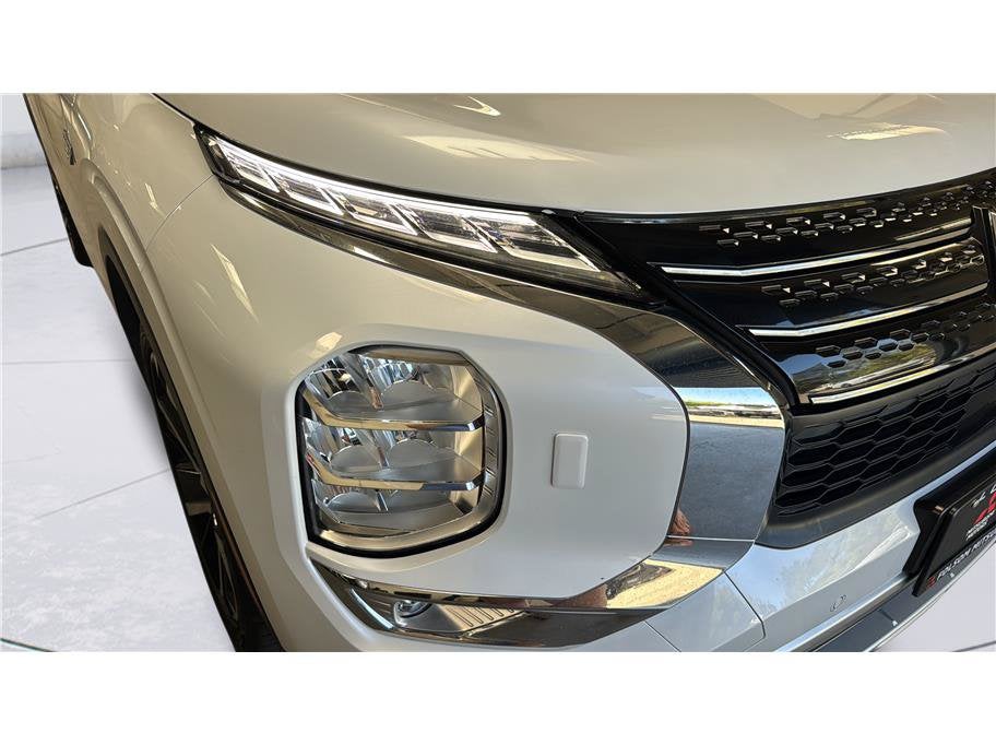 2024 Mitsubishi Outlander Plug-In Hybrid SE Sport Utility 4D