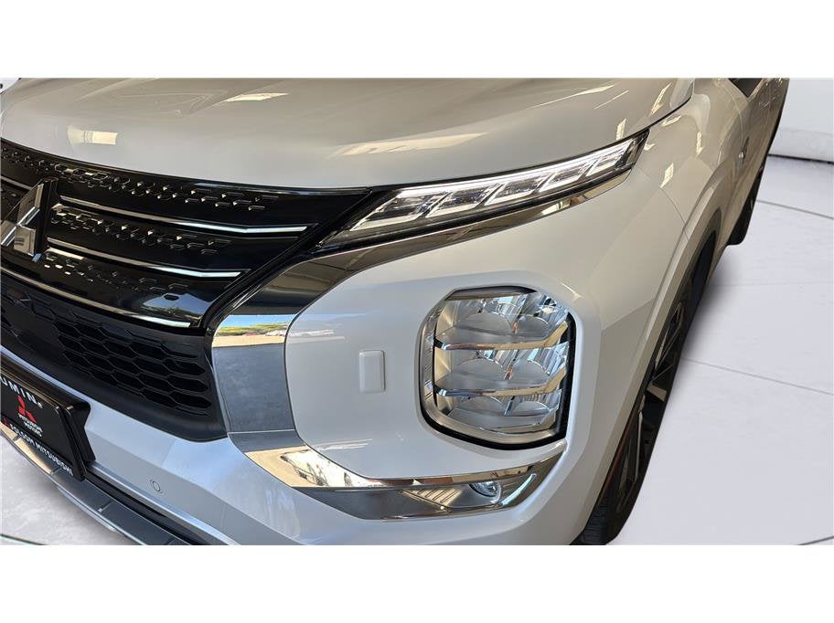 2024 Mitsubishi Outlander Plug-In Hybrid SE Sport Utility 4D