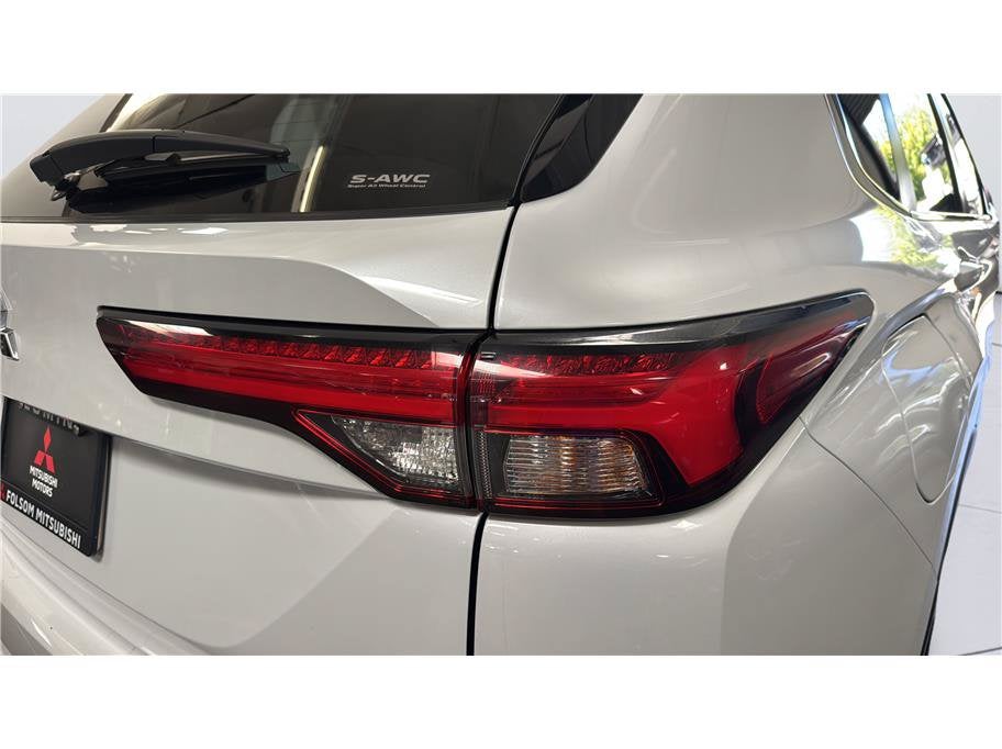 2024 Mitsubishi Outlander Plug-In Hybrid SE Sport Utility 4D