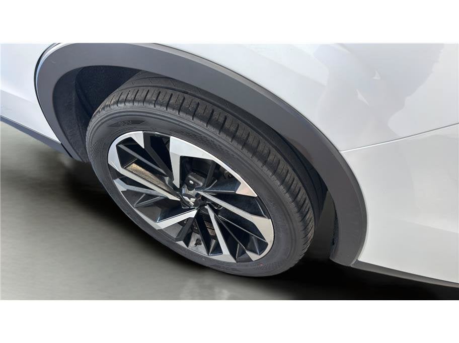 2024 Mitsubishi Outlander Plug-In Hybrid SE Sport Utility 4D