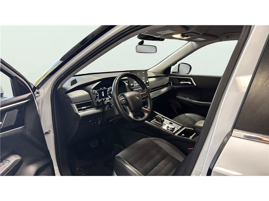 2024 Mitsubishi Outlander Plug-In Hybrid SE Sport Utility 4D