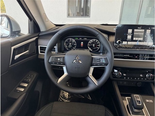 2025 Mitsubishi Outlander Plug-In Hybrid SE Sport Utility 4D