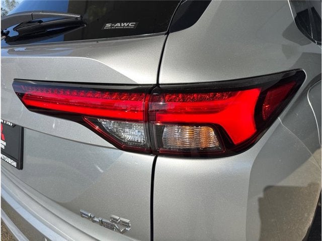 2025 Mitsubishi Outlander Plug-In Hybrid SE Sport Utility 4D