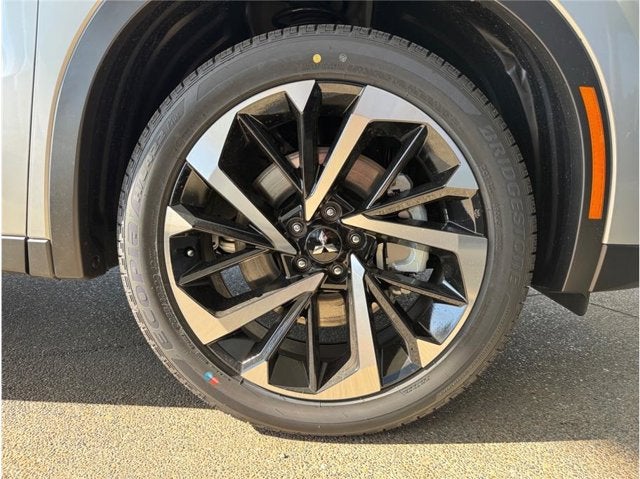 2025 Mitsubishi Outlander Plug-In Hybrid SE Sport Utility 4D