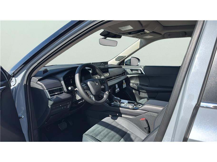 2026 Mitsubishi Outlander Plug-In Hybrid SE