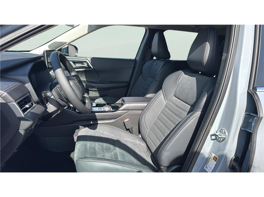 2026 Mitsubishi Outlander Plug-In Hybrid SE