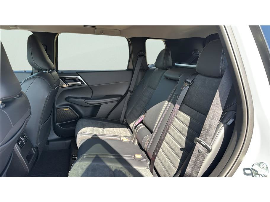 2026 Mitsubishi Outlander Plug-In Hybrid SE
