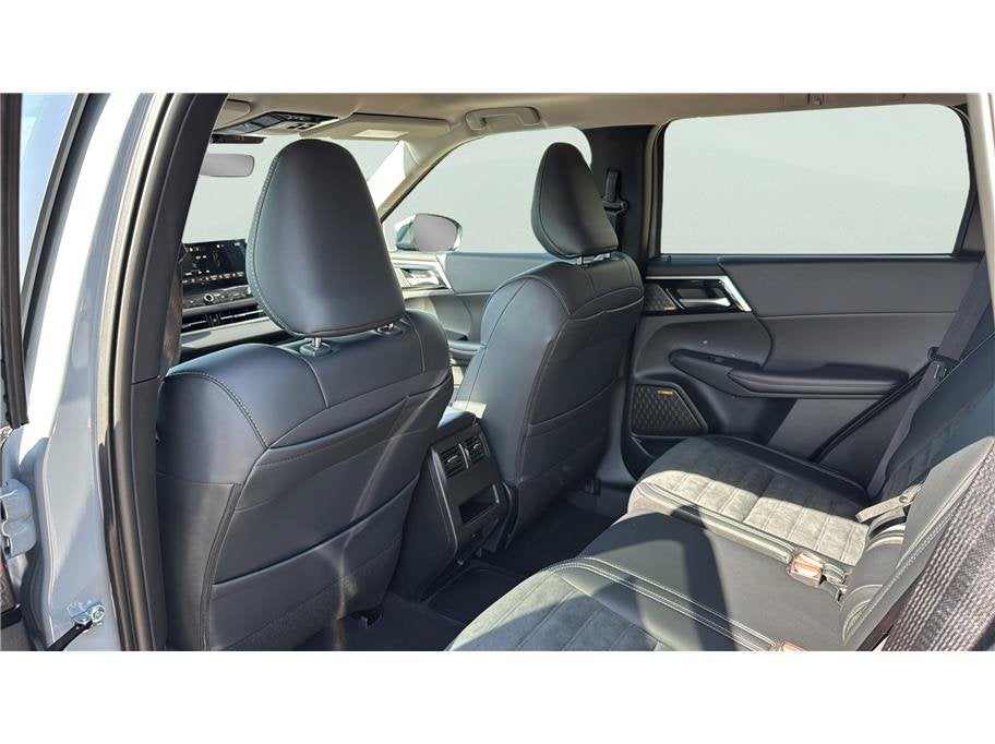 2026 Mitsubishi Outlander Plug-In Hybrid SE